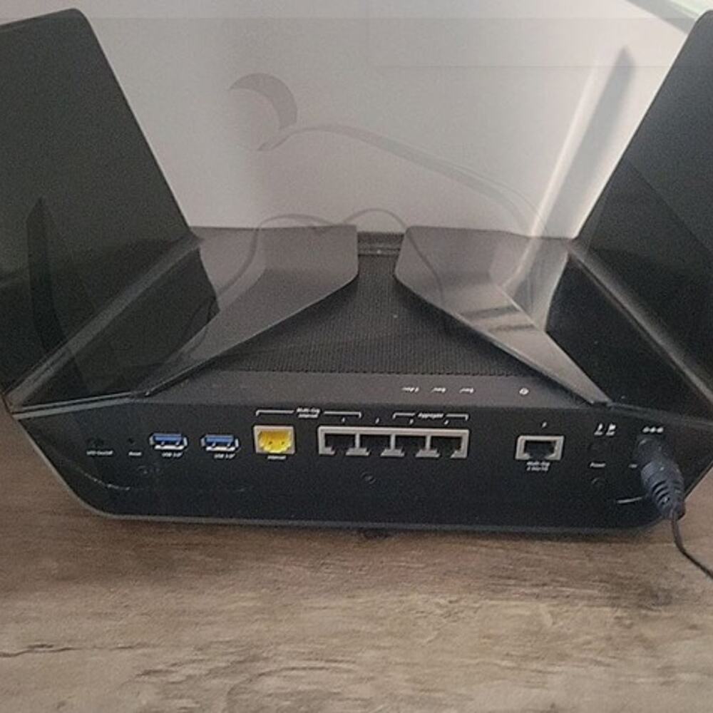 NETGEAR Nighthawk Tri-Band AX12 12-Stream Wi-Fi 6 Router RAX200 - tested Working - Picture 6 of 7